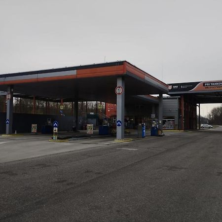 Gas Truck Centrum Holíč Dış mekan fotoğraf