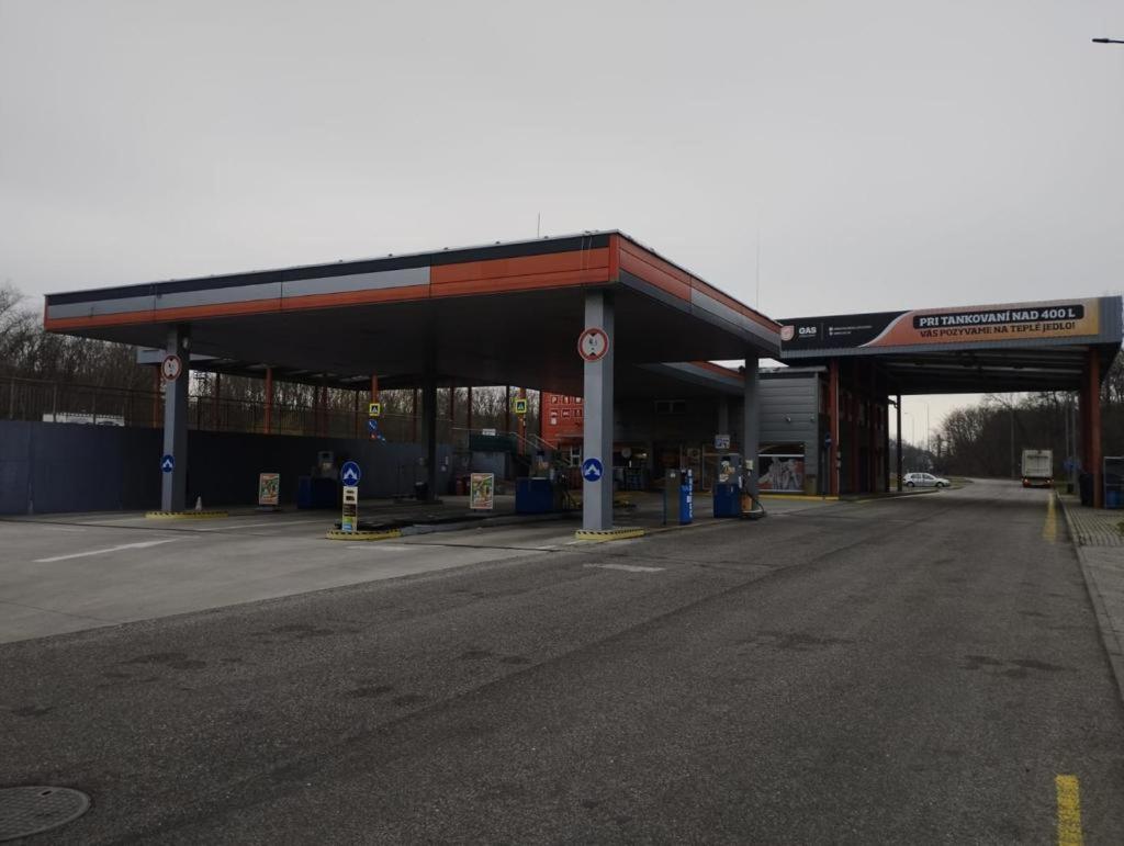Gas Truck Centrum Holíč Dış mekan fotoğraf