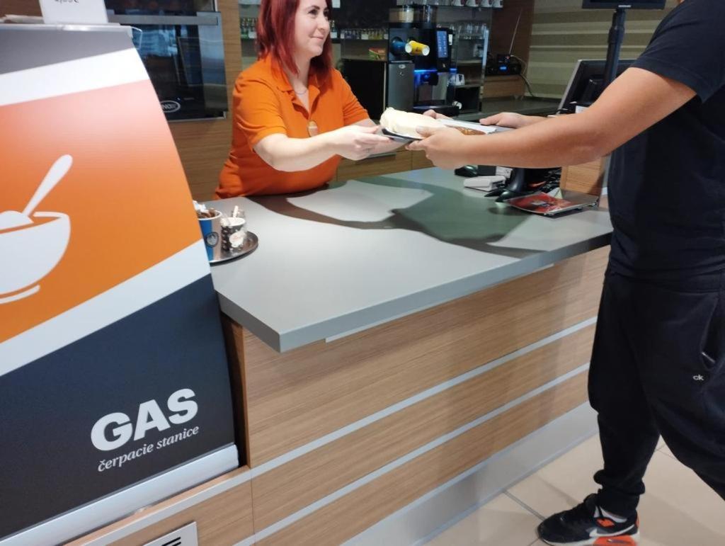 Gas Truck Centrum Holíč Dış mekan fotoğraf